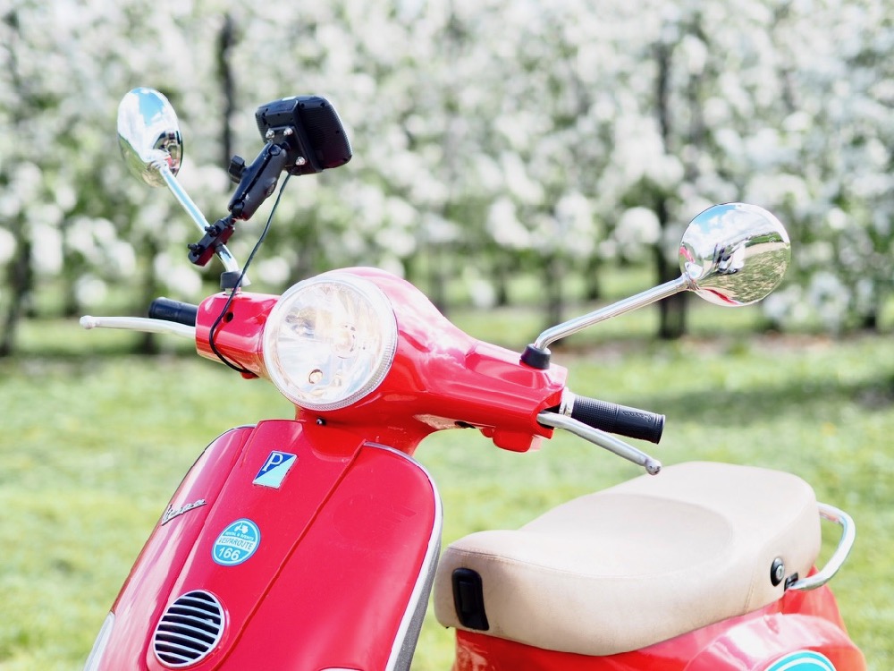 Bloesems verkennen per vespa